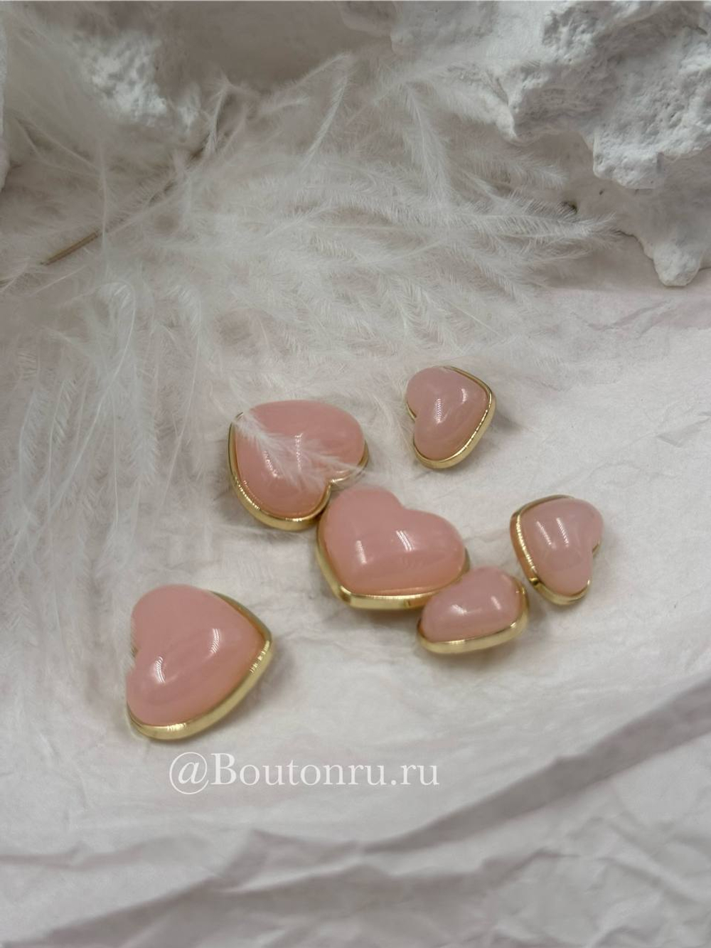 Пуговицы золотистые в форме сердца персиковые (розовые)