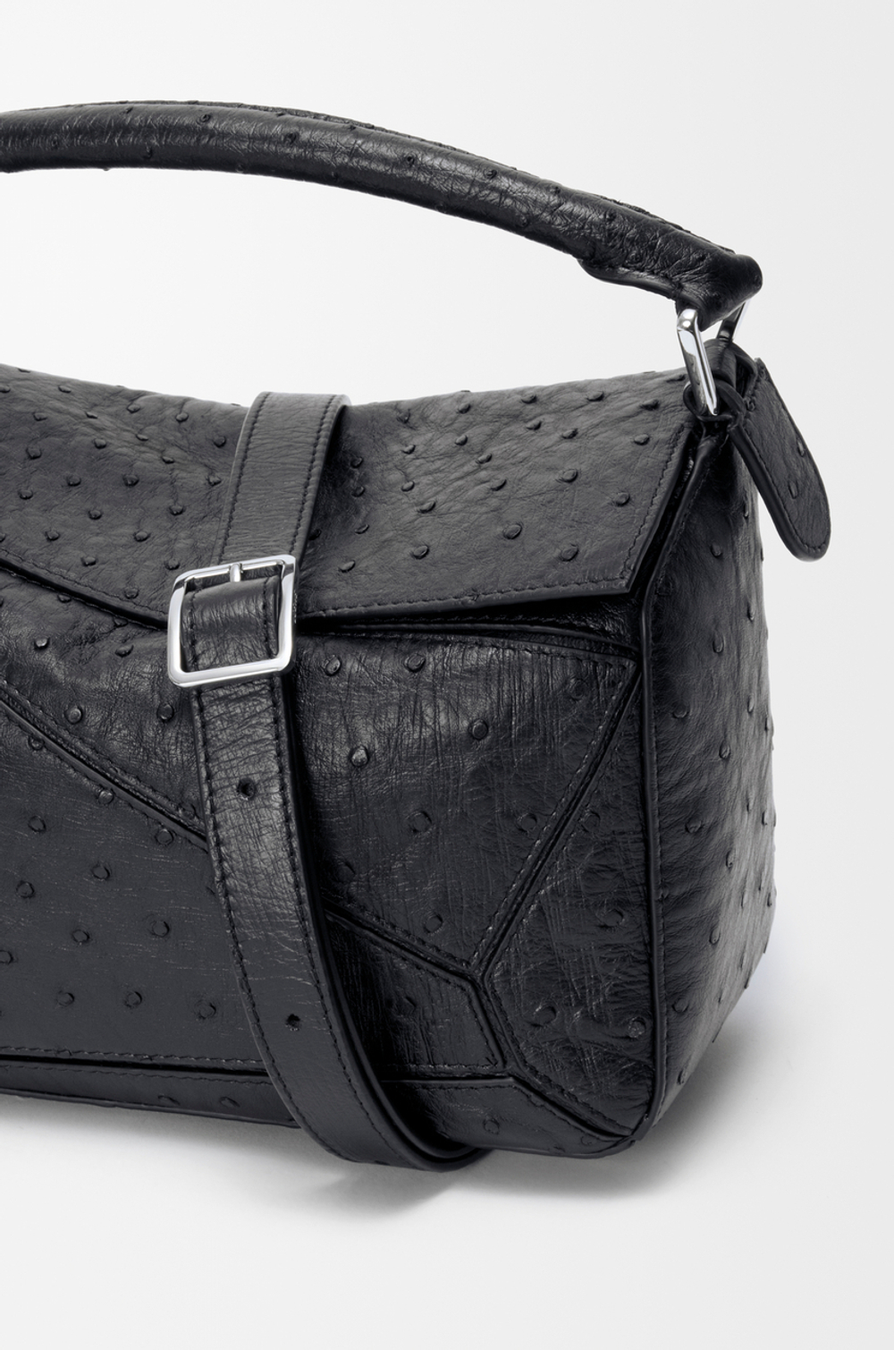 Loewe Маленькая сумка Puzzle Featherlight из страусиной кожи, черный