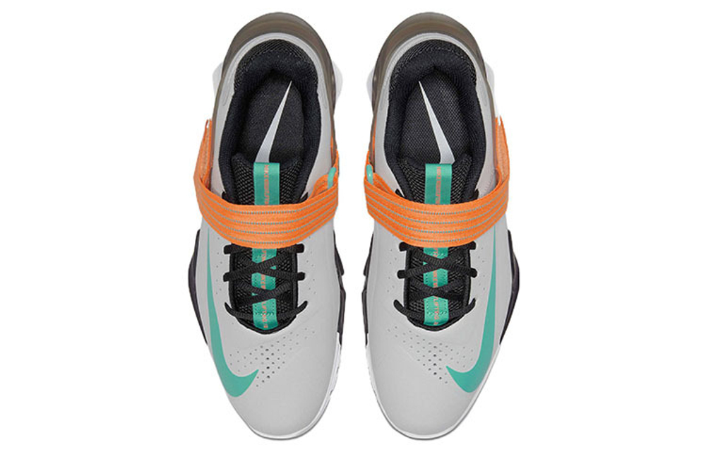 Кроссовки Nike Savaleos