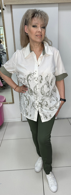 Летняя рубашка-жатка с оливковым принтом