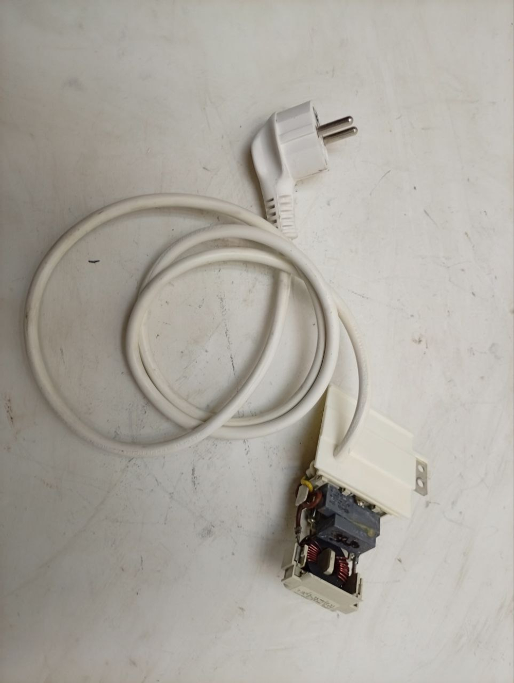 VMUF501B кт19 Сетевой фильтр стиральной машины Indesit Ariston 16003155400 б/у