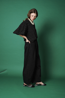 Брюки-бананы из плотного хлопка черного цвета