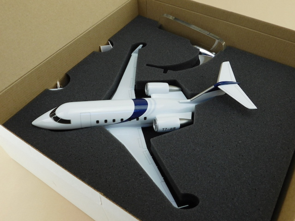 Модель самолета Challenger 605 (М 1:72, T7-AIR)