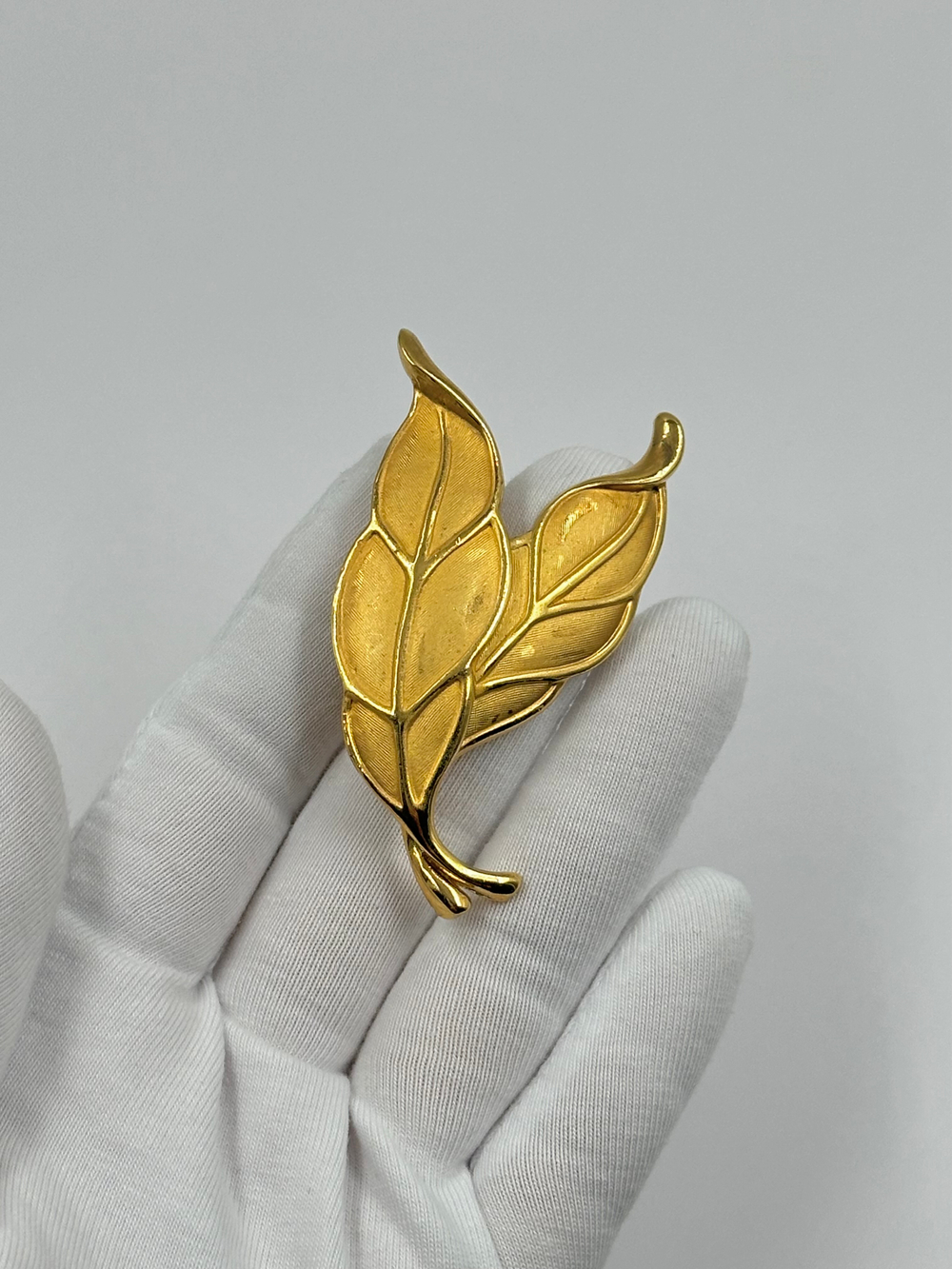 Брошь Листья Avon