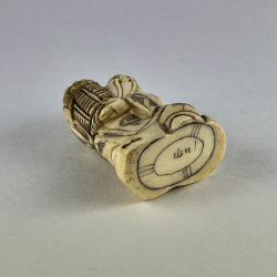 Статуэтка нэцкэ Монах с корзиной на плече