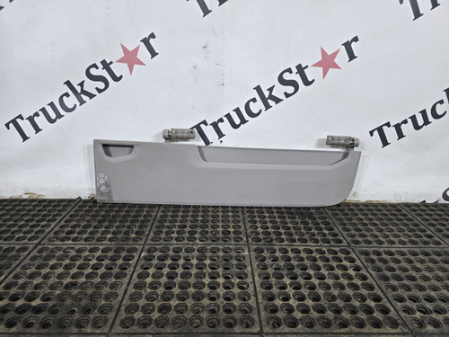 Козырек солнцезащитный правый