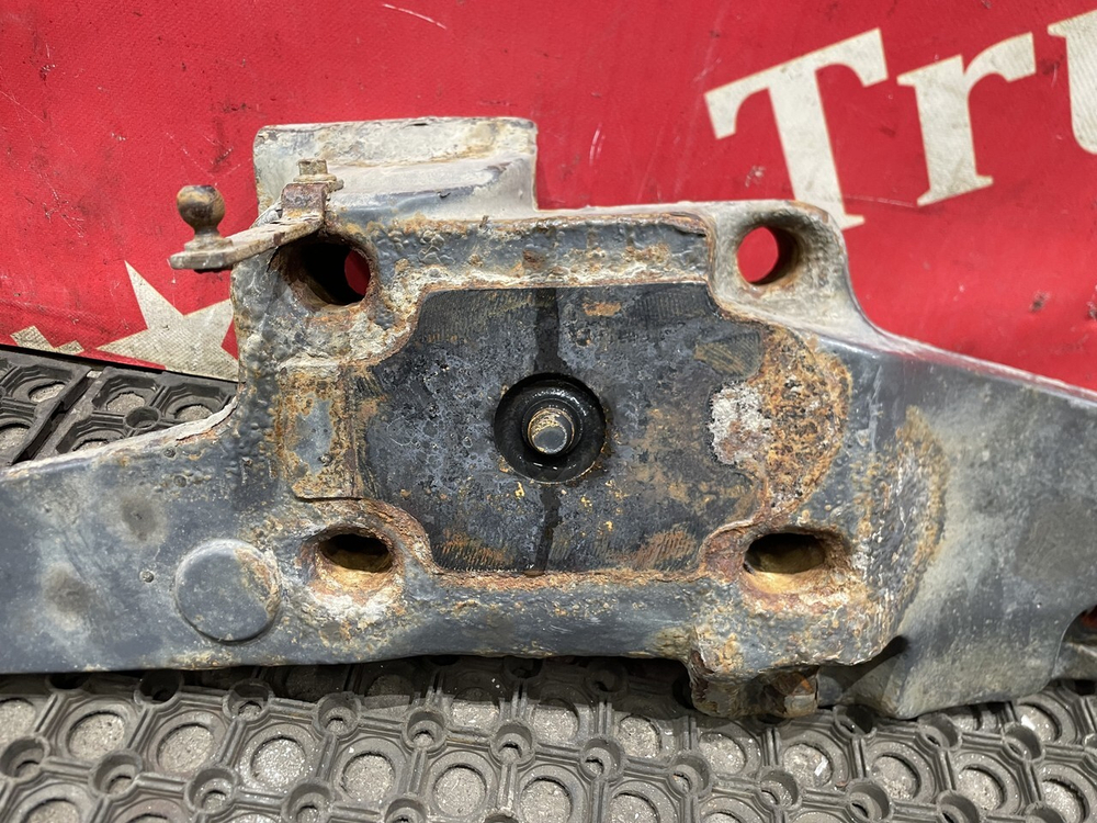 Кронштейн пневморессоры правый