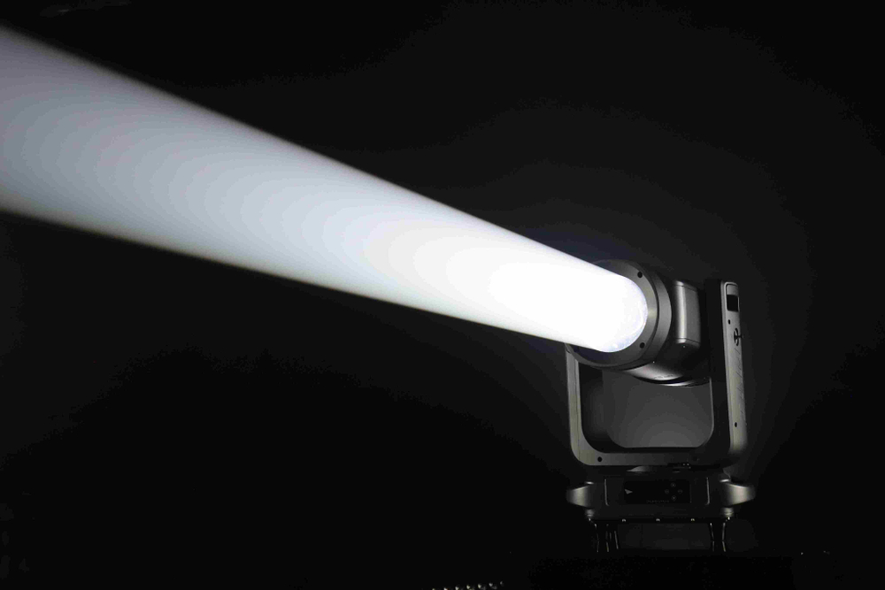 LE680 PROF — Профильный LED-прожектор 680 Вт Moving Head с системой фрейминга и зумом 4°-45°