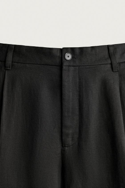ZARA СТРУКТУРИРОВАННЫЕ ШОРТЫ СО СКЛАДКАМИ, ЧЕРНЫЙ
