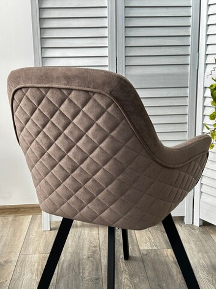 Стул М-City DISAUR Джет (Jet) поворотный на поворотный на 360 градусов, B5 Капучино, Велюр, Черный каркас