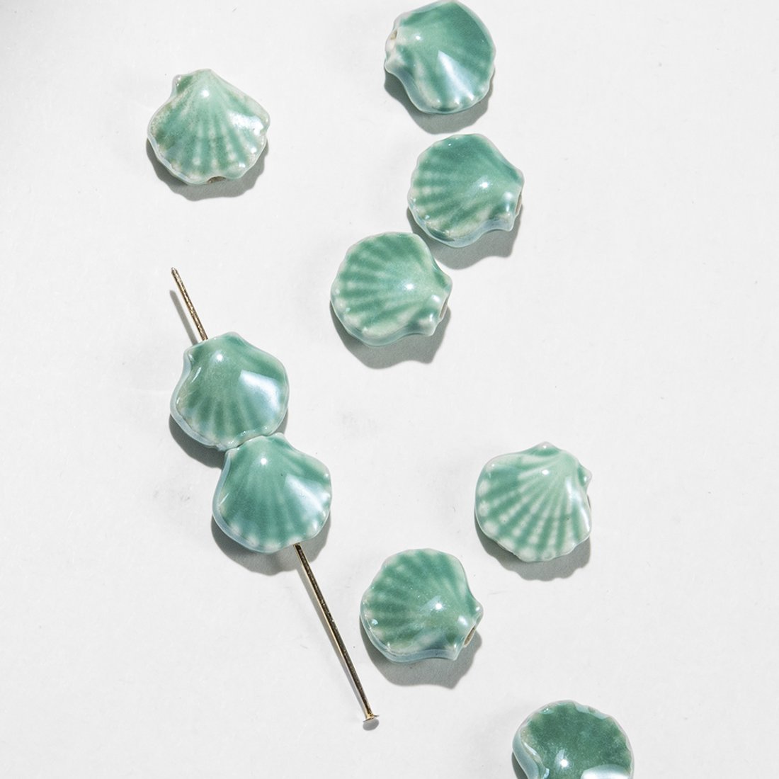 Бусина в форме гребешка, 11,5*12,5мм, бирюзовая, глазурированный фарфор