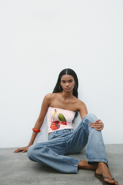 ZARA ТОП ИЗ ПОЛИАМИДА С ПРИНТОМ «ВИШНИ», РОЗОВЫЙ