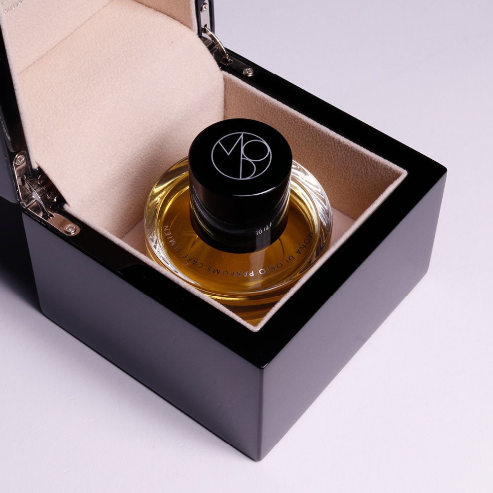 Mona di Orio Semper Augustus