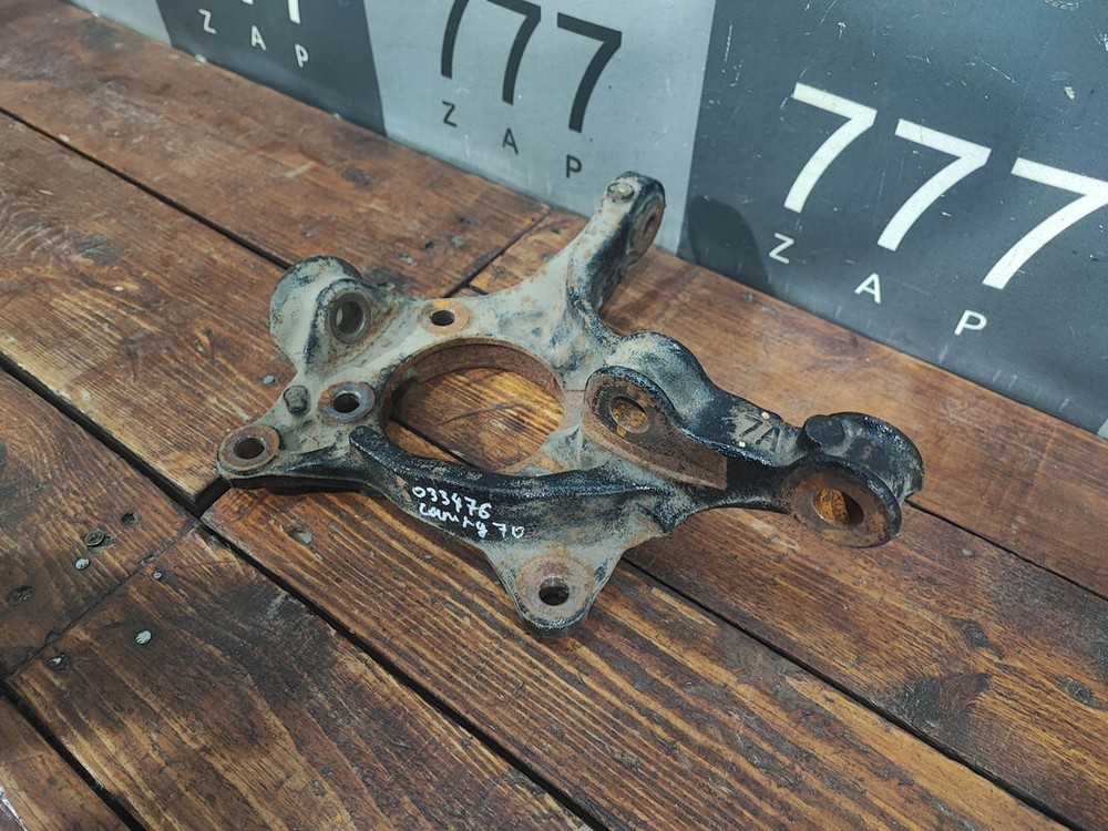 Кулак поворотный левый Toyota Camry (XV70) 17-нв Б/У Оригинал 4321233120