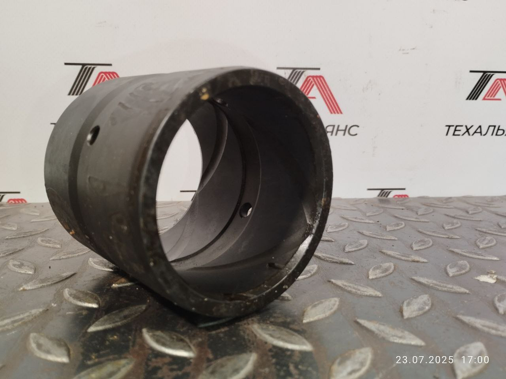 Втулка 61KH-82620