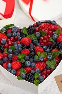 Сердце со свежими ягодами Вкусный микс