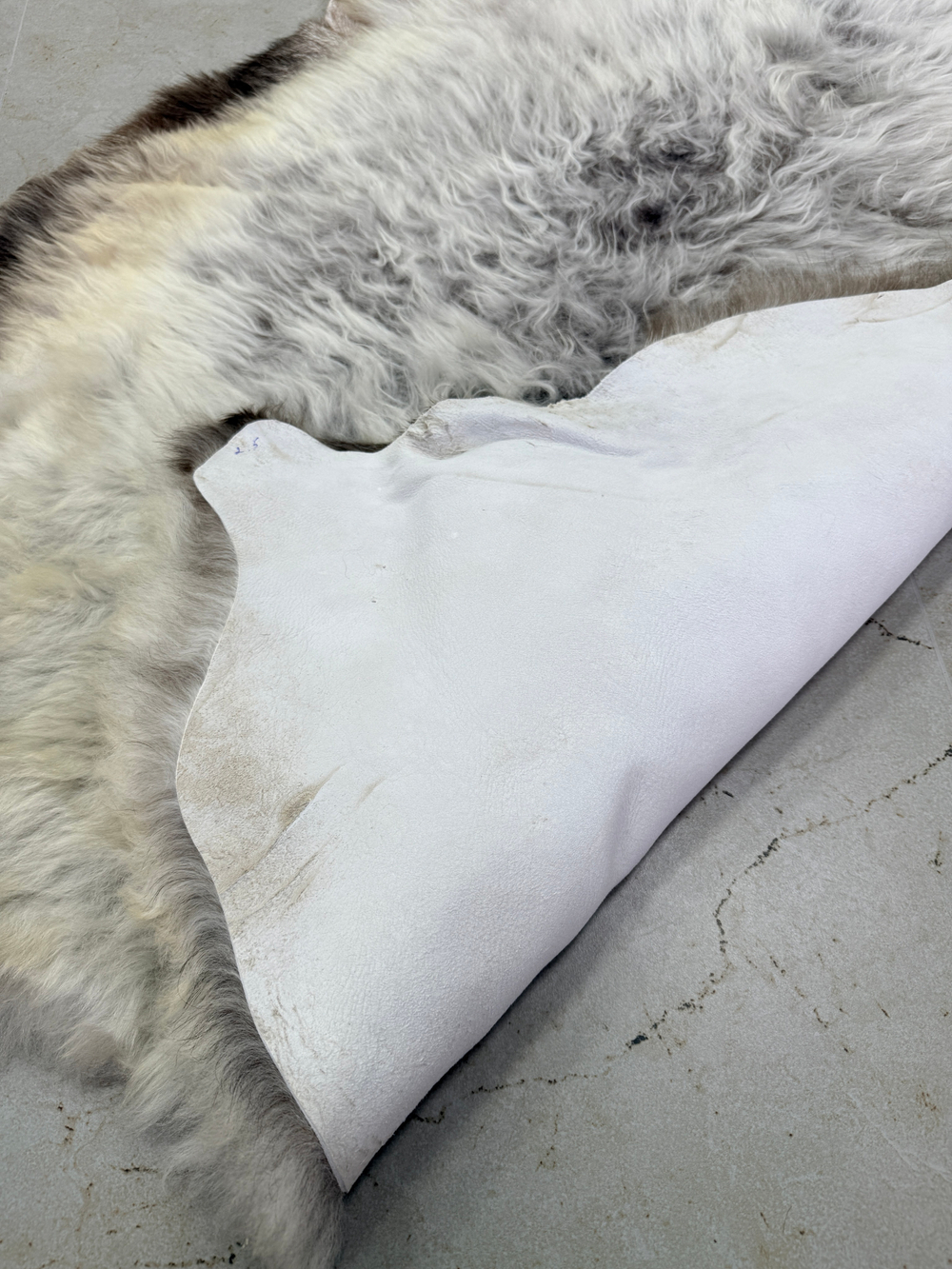 Шкура коврик меховой прикроватный овчина, 120х65 см.