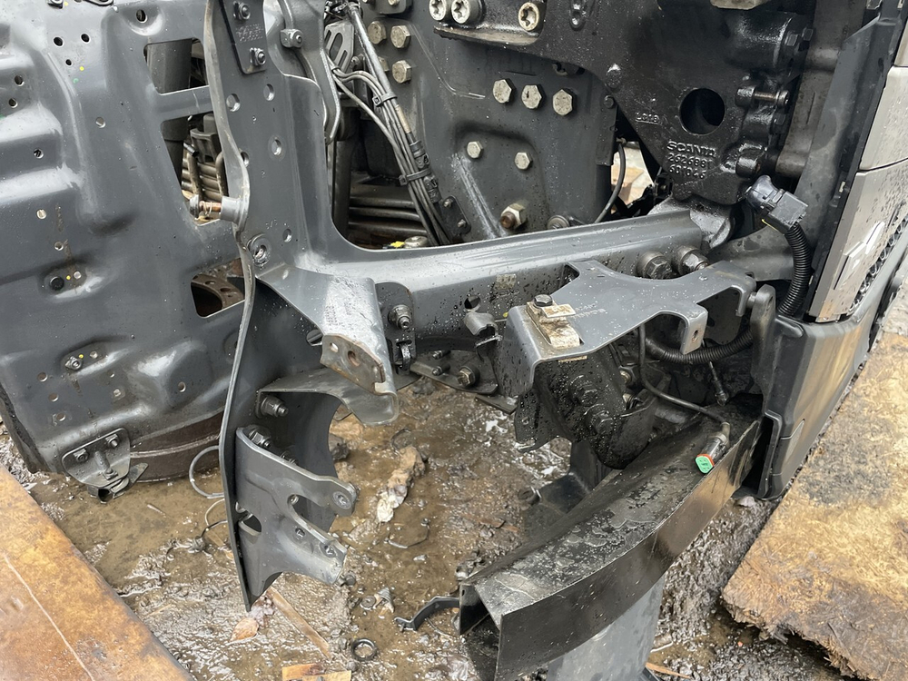 Кронштейн подножки правой 2020г.