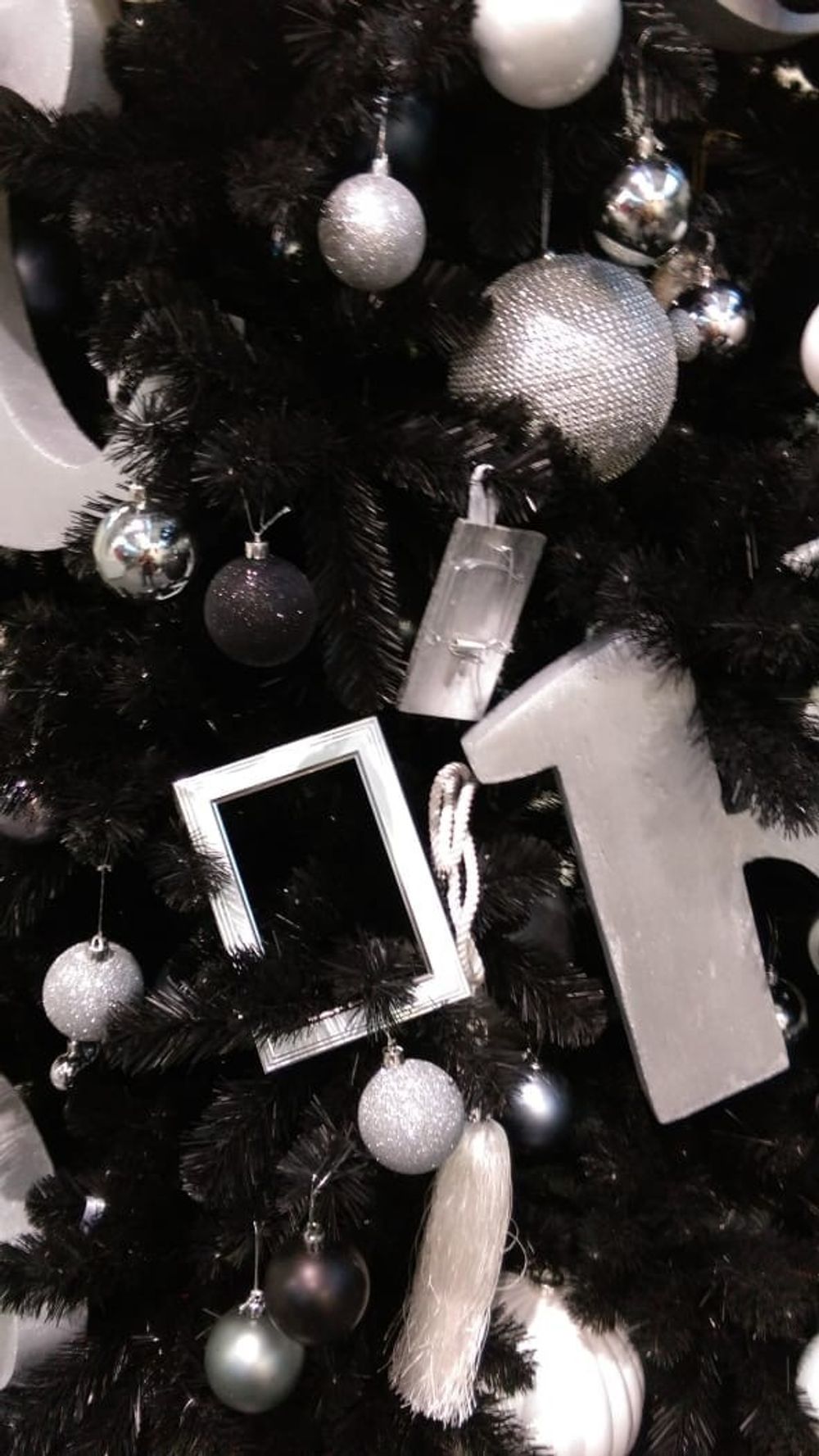 Искусственная черная елка «Чёрная жемчужина» (пвх) от 1,2 м до 3 м