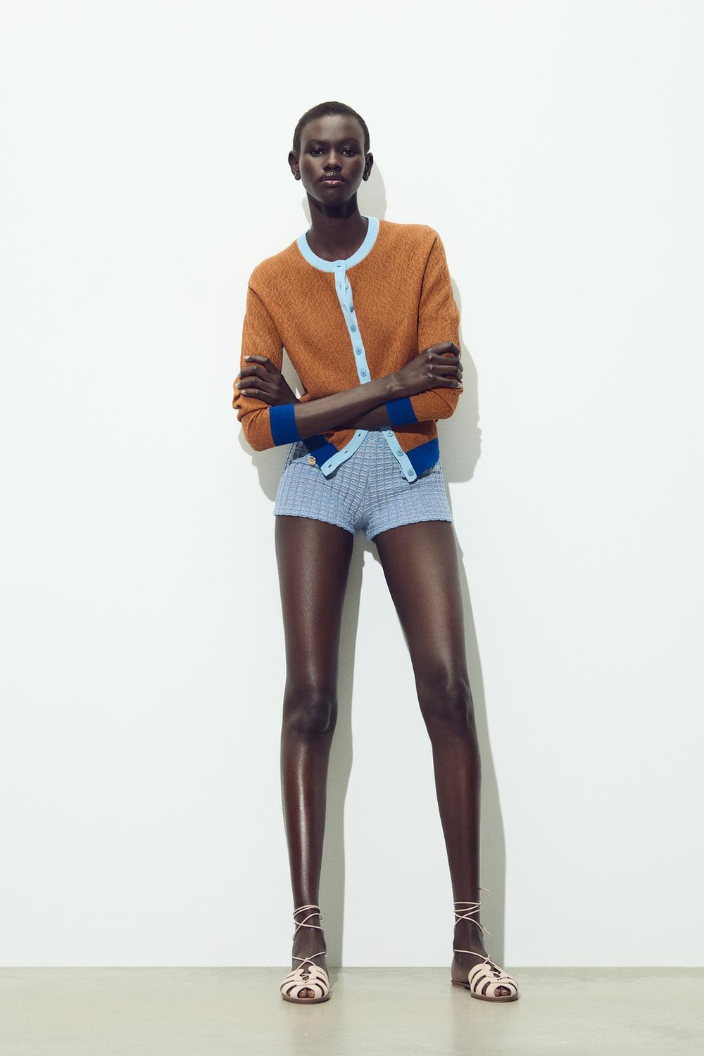 ZARA КАРДИГАН В СТИЛЕ КОЛОР-БЛОК, КОРИЧНЕВО-СИНИЙ