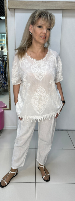Белый нарядный ажурный блузон