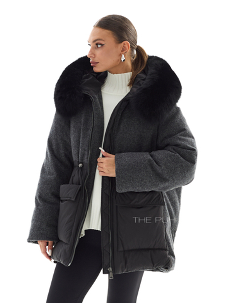 Комбинированный пуховик черного цвета с мехом песца