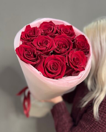 Букет из 9 красных роз сорта "Эксплорер" (Эквадор 60 см)