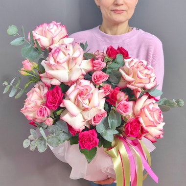 Композиция с французскими розами сорта "Carousel"