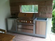 Приусадебная кухня с встроенным газовым грилем Napoleon BIG-32 и двухконтурной горелкой