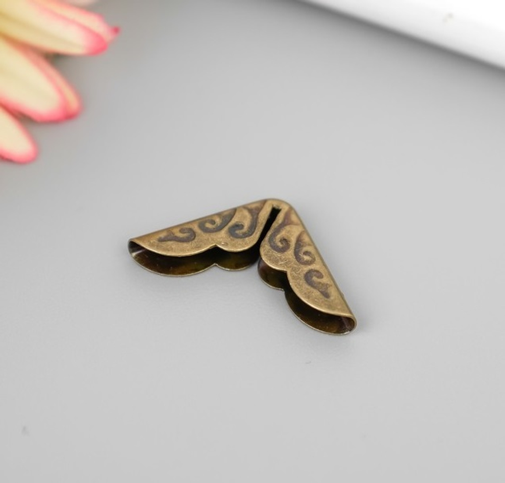 Уголок для альбома металл "Завитки" бронза 1,4х1,4 см