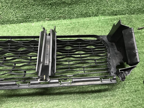 Решетка переднего бампера Renault Duster 2 (20-нв)