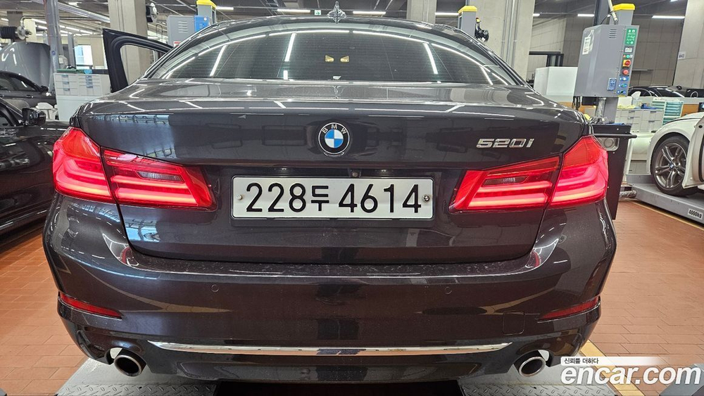 BMW 5 Series (G30) 520i Luxury (03.2020)