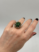 Кольцо с зелёным кабошоном