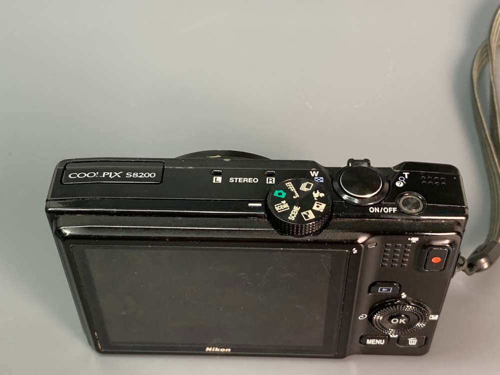 Nikon Coolpix S8200