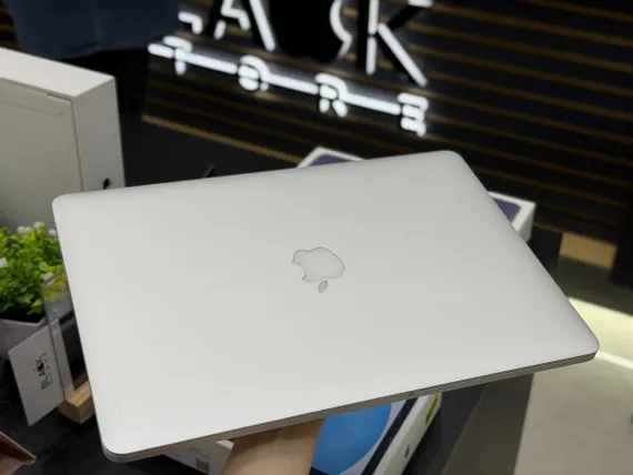 Б/У Ноутбук Apple MacBook Pro 16/512 Gb Silver (C02P910LG9FT)