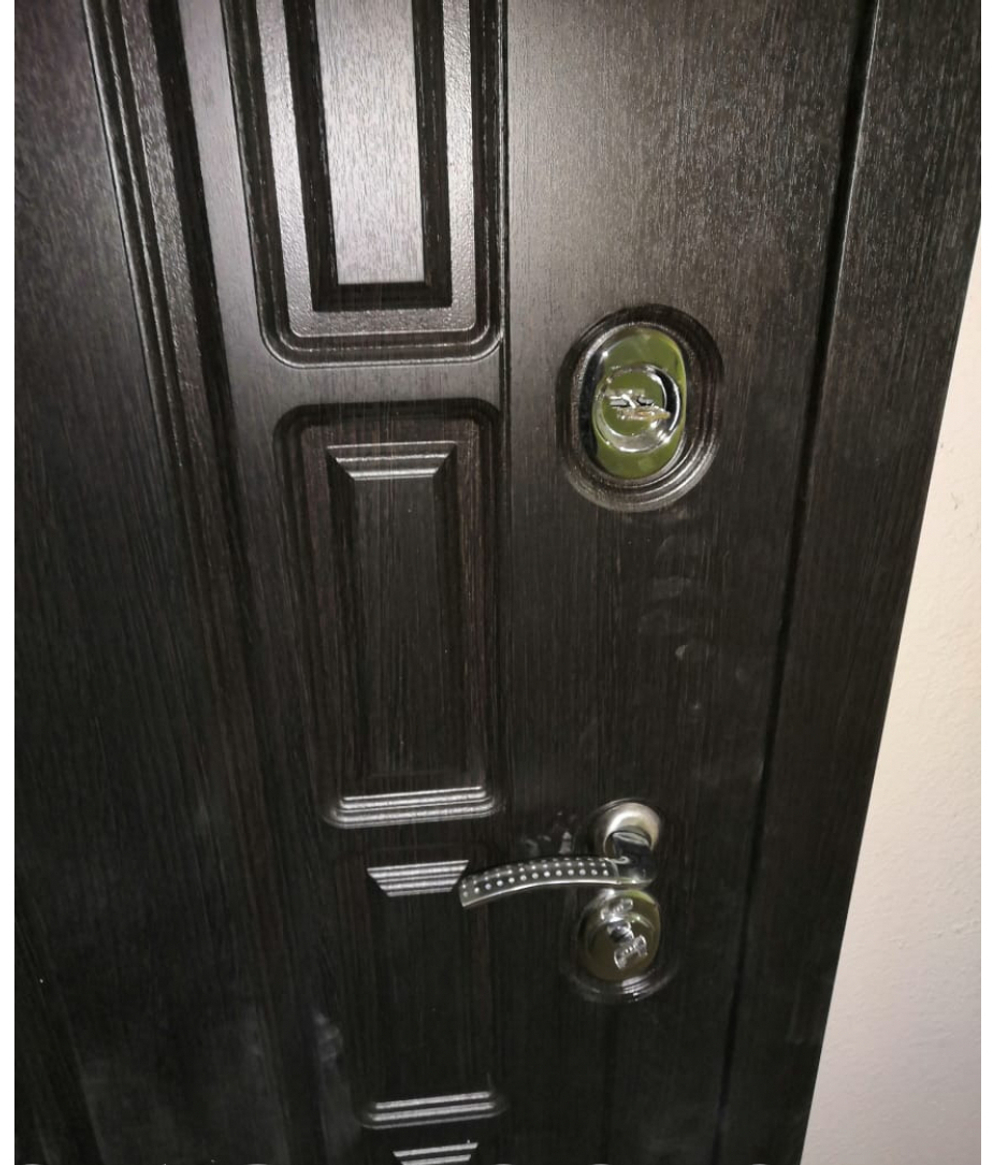 Дверь входная Лабиринт Нью-Йорк 02 Сандал белый, стекло черное металлическая