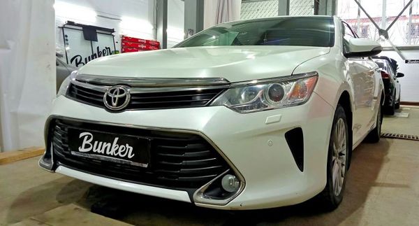 Замена штатных ксеноновых линз на светодиодные и бронирование фар на Toyota Camry