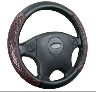 Оплетка на руль круглая CarFashion -М- «ROMB» 35060 - Экокожа - черный/красный