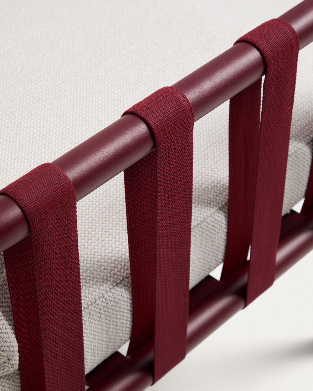 Комплект уличной мебели Omala из бордового алюминия и веревки