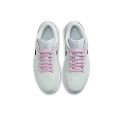 Женские кроссовки Air Jordan 1 Low SE 'Barely Green' CZ0776-300