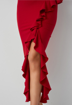 Платье с воланом красное