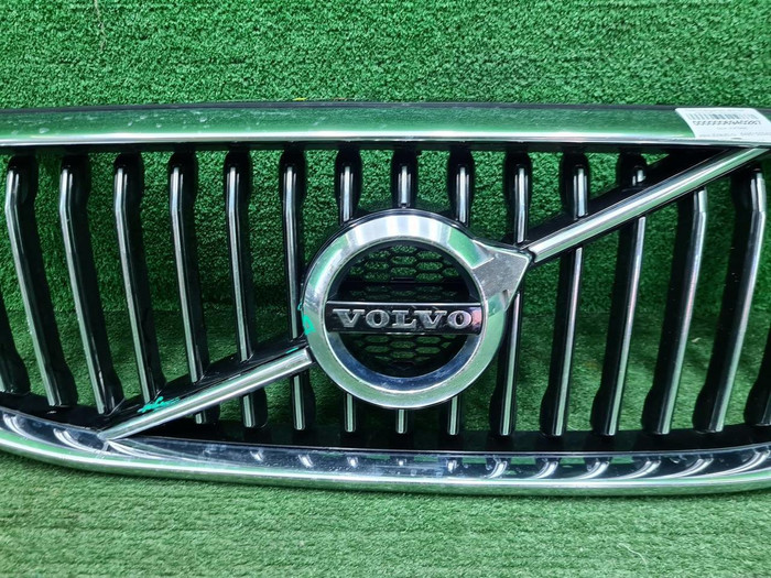 Решетка радиатора Volvo XC60 2 (2017-2021)