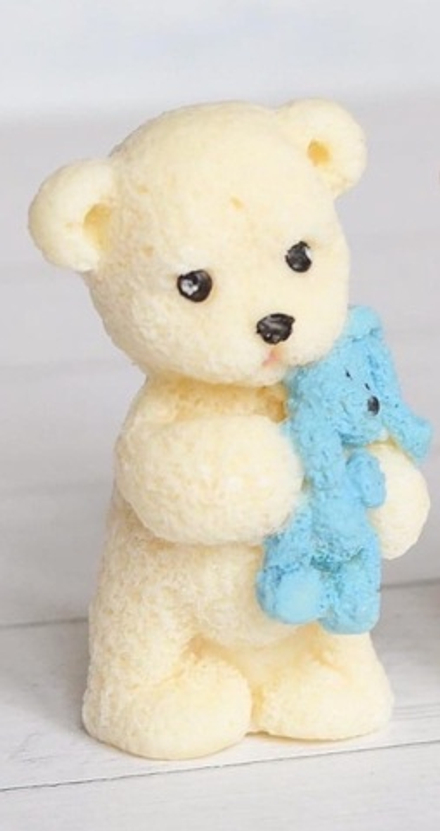 Фигурка из шоколадной глазури "Мишка с игрушкой"