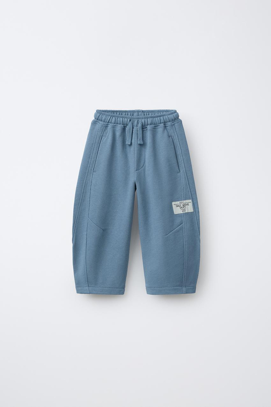 ZARA БРЮКИ BARREL ИЗ МЯГКОЙ ТКАНИ С НАШИВКОЙ, ГОЛУБОЙ