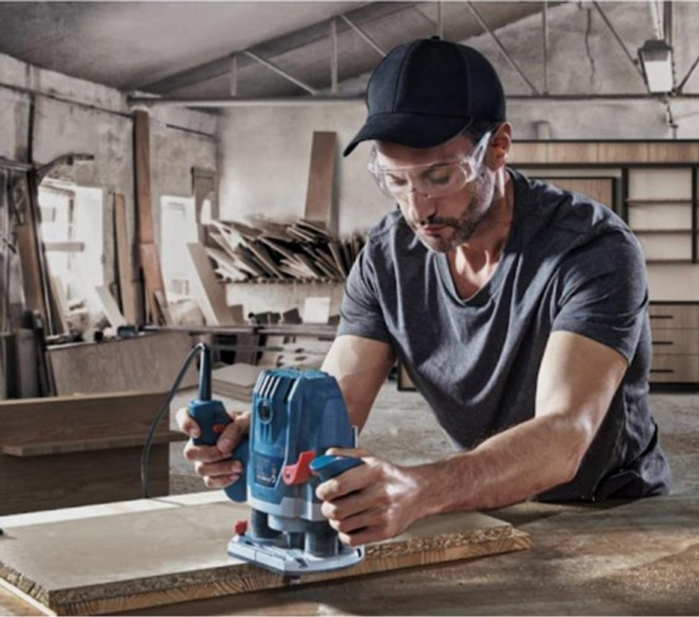 Фрезер сетевой BOSCH GOF 130 06016B7000