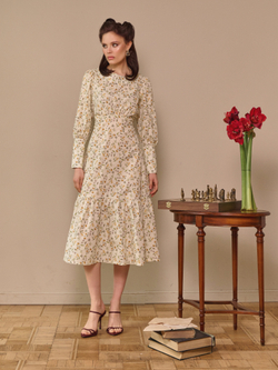 Платье с широкими манжетами