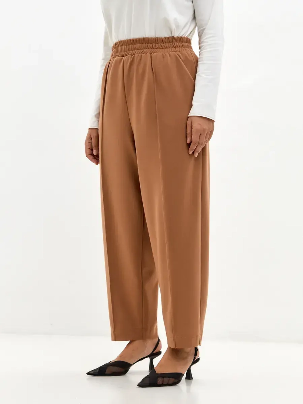 Брюки бананы со стрелками коричневый