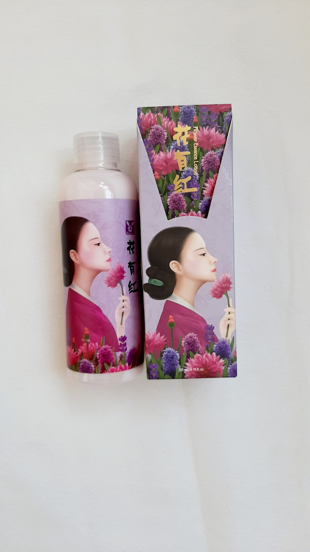 Лосьон-эссенция с цветочными экстрактами Elizavecca Hwa Yu Hong Flower Essence Lotion, 200 мл.