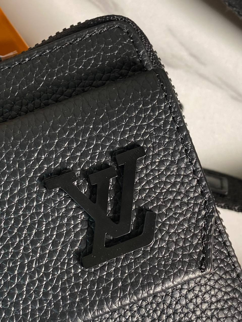 Сумка-мессенджер Louis Vuitton