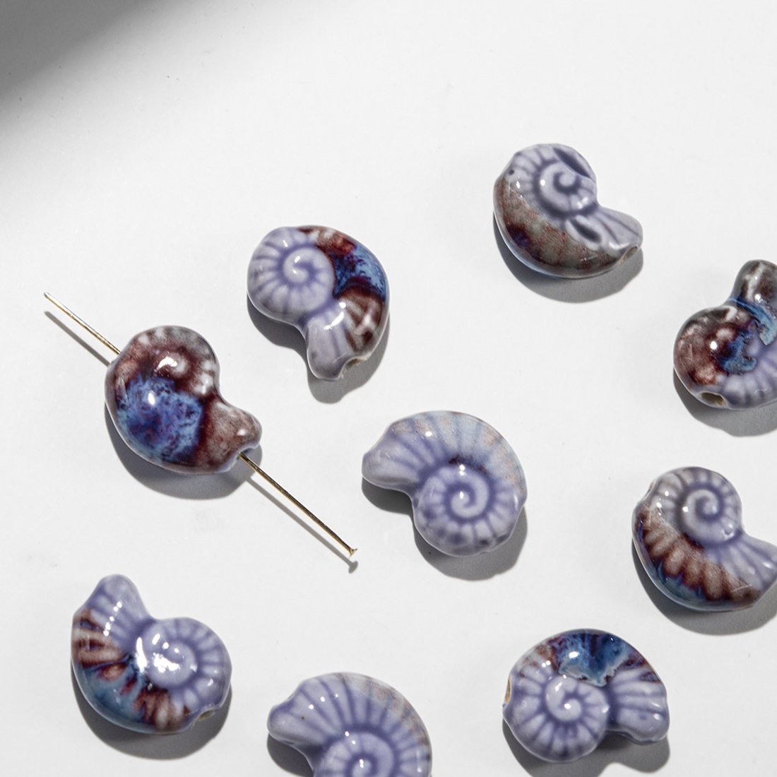 Бусина в форме "Аммонита", 15,8*20,8мм, фиолетовая, глазурированный фарфор